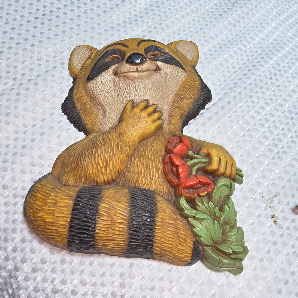 HOMOCO VINTAGE PLASTIC RACCOON PLAQUE WALL